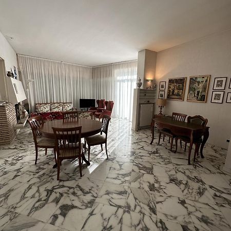 Villa Le Rose Di Emma à Bordighera Extérieur photo