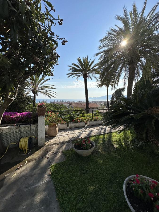 Villa Le Rose Di Emma à Bordighera Extérieur photo